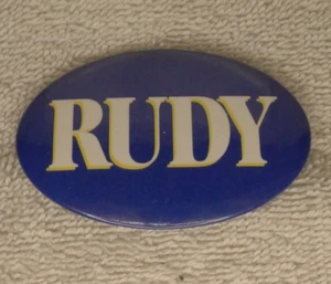 Pin trasero Rudy Movie 2 3/4" x 1 3/4" - 1993 con Sean Astin - Promoción vintage - Imagen 1 de 2