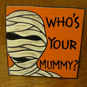HALLOWEEN SIGN #45864A WHO'S YOUR MUMMY, From Retail Store 4.5" x 4.5" - Foto 1 di 1