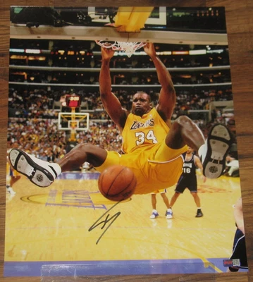 Foto autógrafa firmada por Shaquille O'Neal 16x20 certificada por PIA automática L.A. Lakers Foto 1 de 3