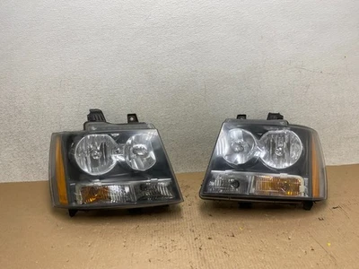 Juego de faros izquierda+derecha Chevrolet Suburban Tahoe 2007 a 2013 R9633 DW Foto 1 de 4