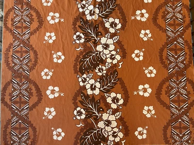 Tela floral hawaiana polinesia vintage años 70 marrón/blanco 2 yardas Foto 1 de 4