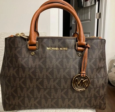 Cartera Michael Kors SUTTON MEDIUM SIGNATURE marrón Foto 1 de 4