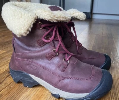 Bota corta KEEN Betty para mujer impermeable granate talla M 39,5 M Foto 1 de 4