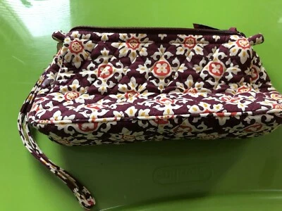 Vera Bradley сняты с производства бордовый медальон кошелек с ремешком сумка молнии маленький выстеганный EUC - Изображение 1 из 4