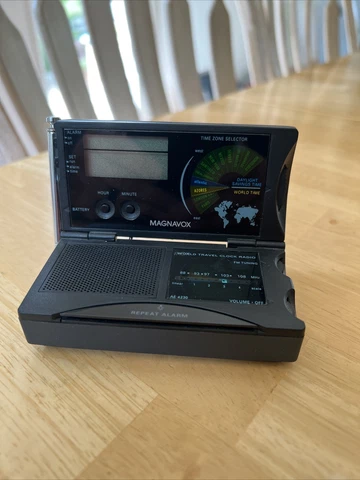 Magnavox AE4230 Travel Clock Radio World Clock LCD Display Telescopic Cover