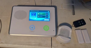 2GIG alarm kit - motion, Fob, 2 door sensors - Picture 1 of 3