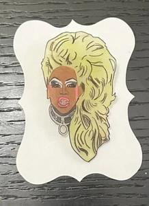 Broche Pinback Hecho a Mano Rupaul - Rupaul’s Drag Race Shrinky Dink Pin - Imagen 1 de 1