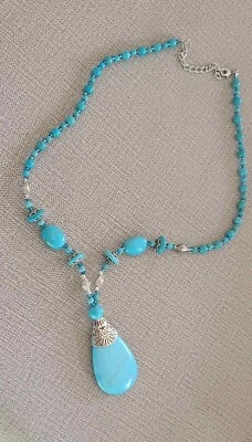  Collar de cuentas de piedra turquesa con colgante grande en forma de lágrima  Foto 1 de 3