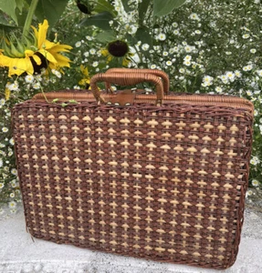 Adorable Picnic Basket Set (vintage) Made In Hong Kong Set For 4 People - Picture 1 of 12