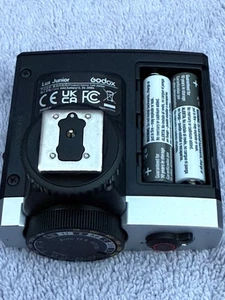 Godox Lux Junior Retro Camera Flash with storage pouch-fresh Batteries - Picture 1 of 13