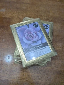 Photo frame 5x7 photo, Gold - Frame With Glass Front Desk Hang Light Wgt. - Picture 1 of 1