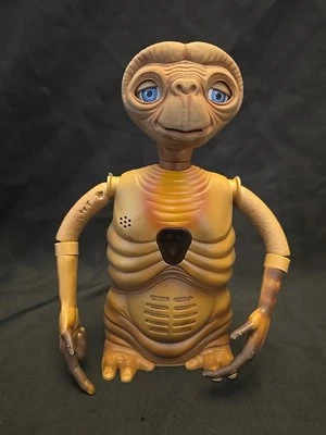 Vintage E.T. alien doll EXTRA TERRESTRIAL 2000 Tiger INTERACTIVE TOY Tested  - Image 1 of 4