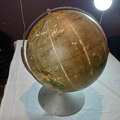 Globo A. J. Nystrom de colección 12" relieve pictórico gira base tono plata Foto 1 de 4