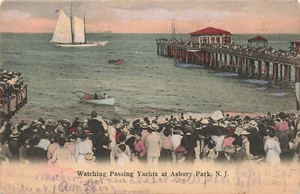POSTAL DE COLECCIÓN FOLKS AT ASBURY PARK NJ VIENDO PASAR YATES 1905 82122 R - Imagen 1 de 2