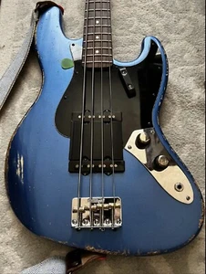 Fender Jazz Bass 60s Pickup Spacing Ramp Thumbrest - Picture 1 of 2