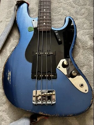 Rampa espaçadora Fender Jazz Bass anos 60 captador Thumbrest  - Imagem 1 de 2