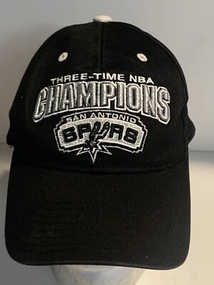 Boné chapéu SAN ANTONIO SPURS THREE TIME NBA CHAMPIONS NBA 99 03 05 STRAPBACK PRETO - Imagem 1 de 4