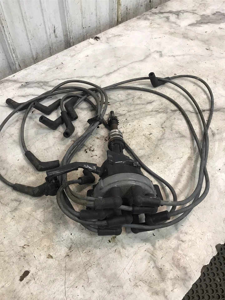 96 OMC Volvo Penta 5.0 L 302 V8 Ford Marine Engine distributor shaft stem cap  - Image 1 of 4