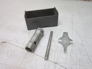 Vespa Piaggio Ciao 1977 ciclomotor kit de herramientas parcial y bandeja de herramientas - Imagen 1 de 3