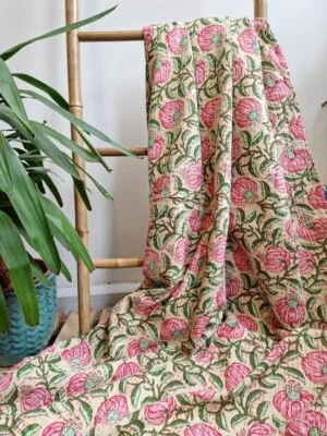 Colcha de algodón acolchada Kantha beige floral indio talla queen vintage Foto 1 de 4