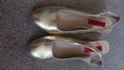 Sandalia elegante London rebelde, talla 38, UK5, nueva, dorada Foto 1 de 4