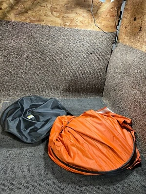 弹出式隐私淋浴帐篷橙色便携式淋浴更换野营使用 — 第 1/4 张图片