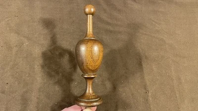 Antiguo remate de reloj de madera torneado con pátina original muebles armario espejo Foto 1 de 4