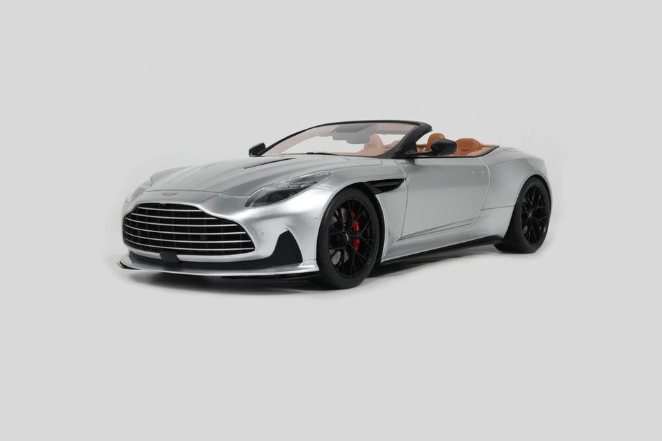 Aston Martin DB12 Volante 2023 Argento Modellino 1:18 GT Spirit - Immagine 1 di 1