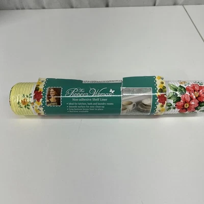 Forro de estante floral no adhesivo Pioneer Woman St Vin núcleo rosa cabaña LEER Foto 1 de 4