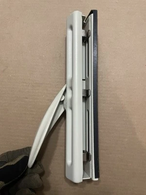 纸打孔3孔10张可调节金属内置标尺台式机 — 第 1/4 张图片