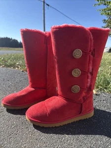 UGG Australia Bailey Button Triplet Ruby Red Sheepskin Winter Boots Size W8 RARE - Picture 1 of 13