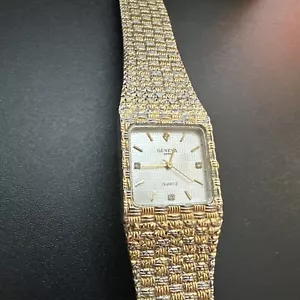 Geneva Damen Armbanduhr Vintage Quarz weißes Zifferblatt BRAUCHT BATTERIEN - Bild 1 von 13