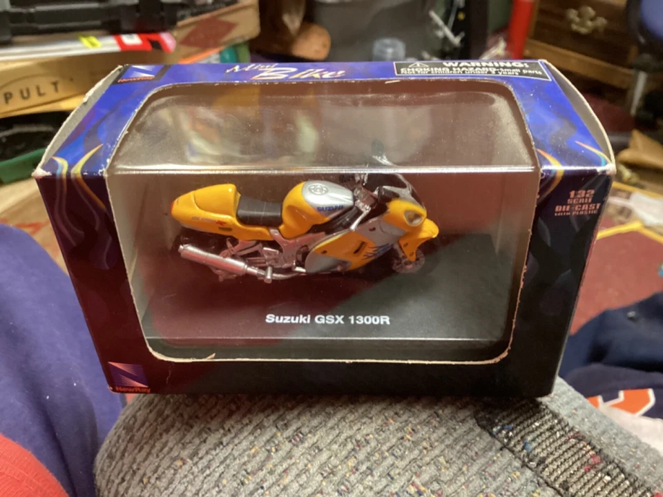 NEW NewRAY Suzuki GSX 1300R 1:32 Scale Motorcycle Mini Bike NEW in Box die cast  - Image 1 of 1