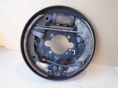 MONTAJE PLACA RESPALDO FRENO TRASERO IZQUIERDO RENAULT DAUPHINE 4cv? Foto 1 de 4