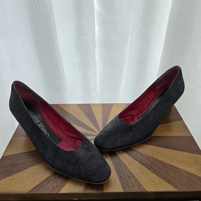 Zapatos de salón clásicos de cuero con puntera cerrada texturizada Charles Jourdan para mujer 9M negros España Foto 1 de 4