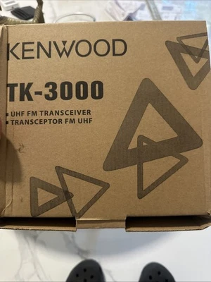 Transceptor Kenwood Ti-3000 UHF FM Foto 1 de 3