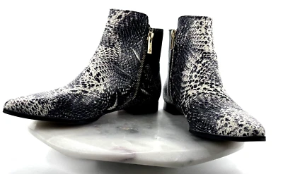 Botas hasta el tobillo Calvin Klein para mujer talla 5 Eunice negras/crema de piel de serpiente Foto 1 de 4