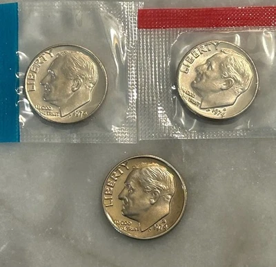 Монета номиналом 10 центов 1974 P D S с изображением Рузвельта — пруф и BU лот из 3 монет — как новая виолончель - Изображение 1 из 4