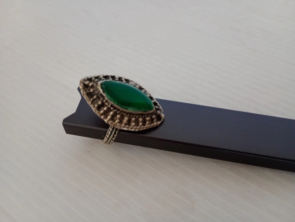 Anello Art Deco Vintage in Argento con gemma ovale verde Gioiello - Immagine 1 di 4