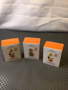 HALLOWEEN HALLMARK KEEPSAKE PEANUTS ORNAMENTS, 2009, SET OF 3 - Picture 1 of 8