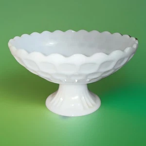 Vintage Yorktown Federal milk glass pedestal fruit bowl with honeycomb pattern - Picture 1 of 11
