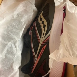 Saucony shoes - Picture 1 of 3