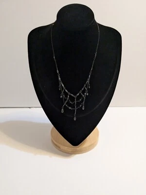 Collar babero negro Carolina Herrera. Cuentas negras acrílicas facetadas.  Vintage.  Foto 1 de 4