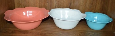 Cuencos apilables ZAK melamina loto 3 lg medianos pequeños colores mezclados coral marfil verde azulado Foto 1 de 4