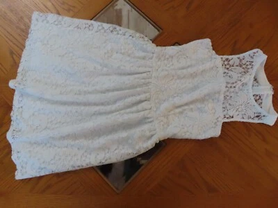 Vestido de encaje blanco sin palabras pequeño limpio niña lindo con volantes playa Foto 1 de 4