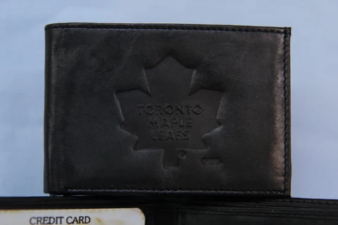 TORONTO MAPLE LEAFS   Leather BiFold Wallet   NEW  black 2 sb Cover