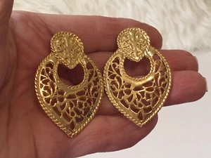 Orecchini traforati stile battente porta vintage anni 80 grandi filigrana tono oro - Foto 1 di 12