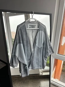 Cárdigan kimono abierto gris estampado Studio Rundholz ropa artística vanguardia de gran tamaño - Imagen 1 de 14