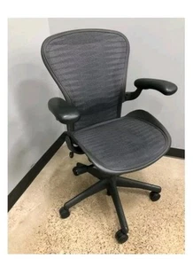 Herman Miller Aeron Mesh Desk Chair Medium Size B fully adjustable lumbar Tuxedo - Picture 1 of 3