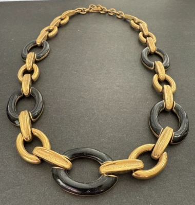 Collar Monet Vintage Esmalte Negro y Tono Dorado Grueso Aro Eslabón Foto 1 de 4